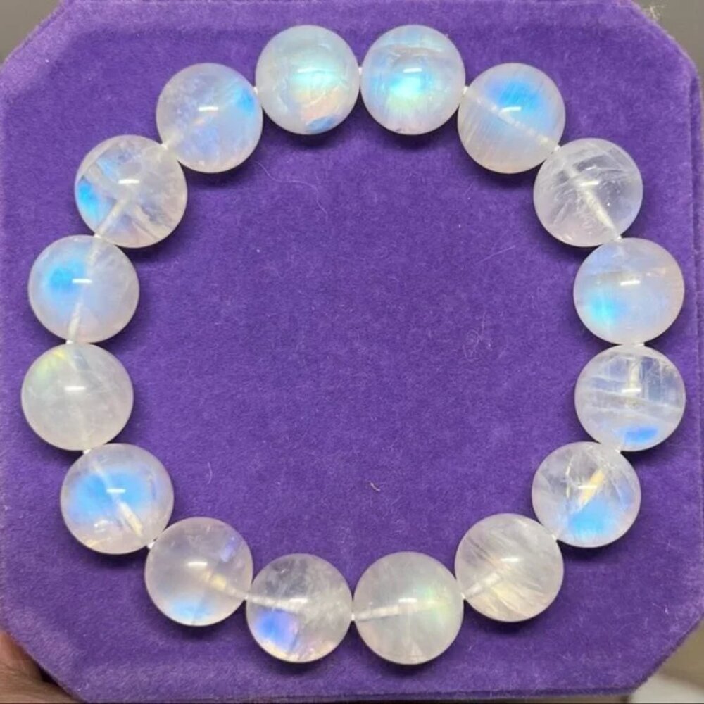 AAA Grade Moonstone Bracelet with Rainbow flash - Picture 4 of 5